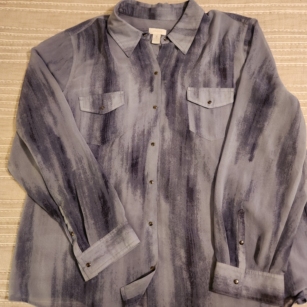 CHICO'S TOP GORGEOUS COLORI G LIKE A DENIM BLUE COLOR WITH SNAP BUTTONS